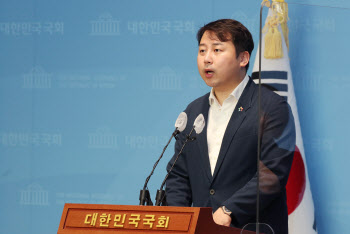 장예찬 "친이준석계, '엄카' 정치인…땀 흘려야 청년정치"