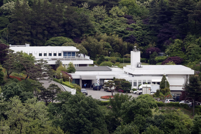 “‘김건희 여사 친분’ 의혹 업체, 관저 공사 36일간 전기 무단사용”