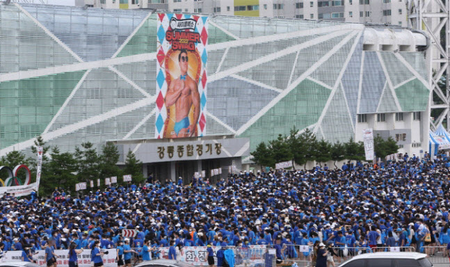 고용부, '싸이 흠뻑쇼' 근로자 사망 공연기획사 압수수색