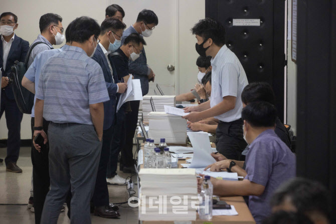 [포토]쌍용자동차 관계인집회, 입장하는 채권단