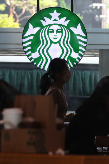 이제는 ‘라떼지수’… 글로벌 스타벅스, 경쟁상대는 맥도날드