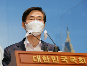 조경태 "무능한 윤핵관, 권성동 원내대표 사퇴 결정해야"