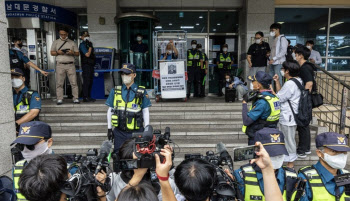 ‘출근길 시위’ 전장연, 박경석 대표 빼고 남대문서 출석