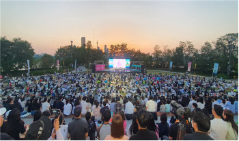 "노들섬 '문화가 흐르는 예술마당'서 선선한 가을 즐기세요"