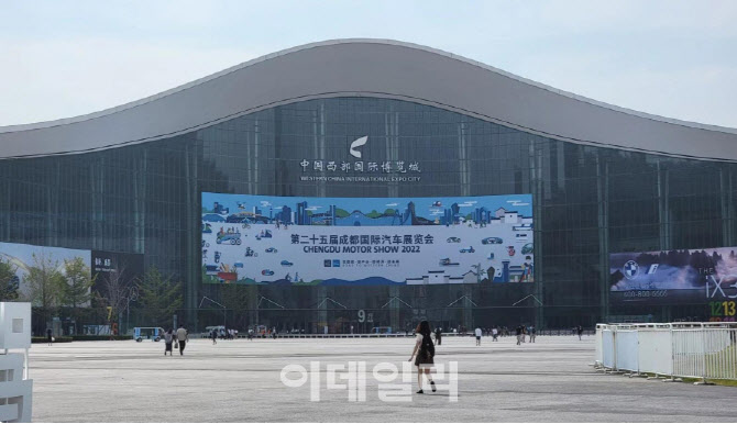 중국, 대도시 또 봉쇄 '경제 충격 우려'…청두모터쇼 중단