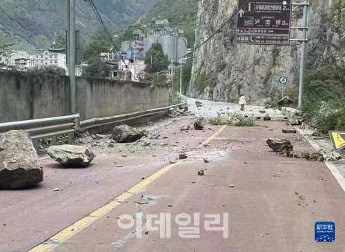 중국 쓰촨서 규모 6.8 지진…사망자만 최소 21명
