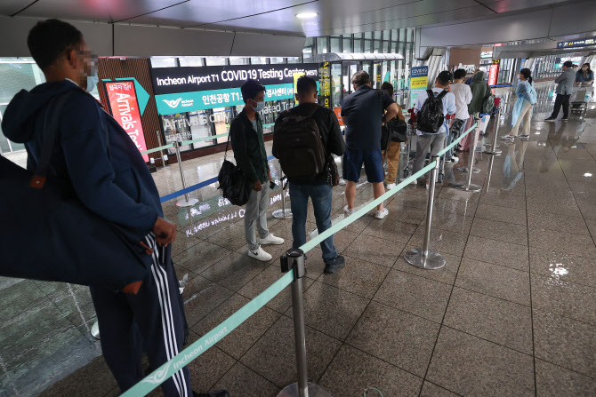 방역당국 "검역 빠르게 하고 싶다면, 입국 때 Q-코드 등록"