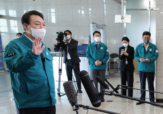 尹, 태풍 피해 입은 포항에 “특별재난지역 선포 필요”