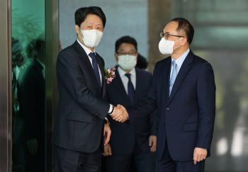 떠나는 김후곤 고검장 "이원석 중심 뭉쳐 검찰의 봄 오길 기대"