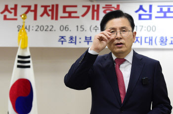 검찰, '사전투표 조작설 유포' 황교안·민경욱 불기소