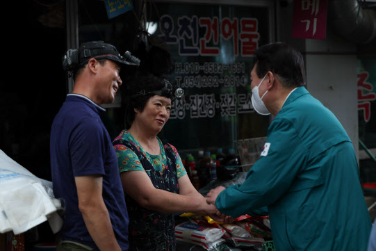 尹 추석 메시지 "희망의 보름달 품는 연휴 되길"