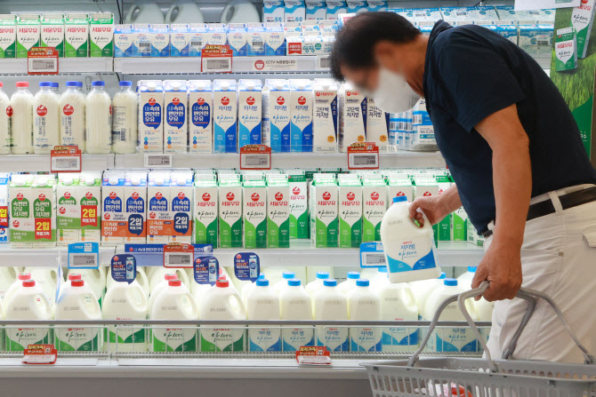 작년 우유 자급률 역대 최저...수입산은 54%로 껑충