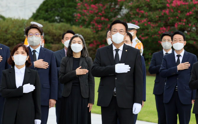 정진석 "尹정부 순항하도록 당정 일체감 갖고 힘 모아야"