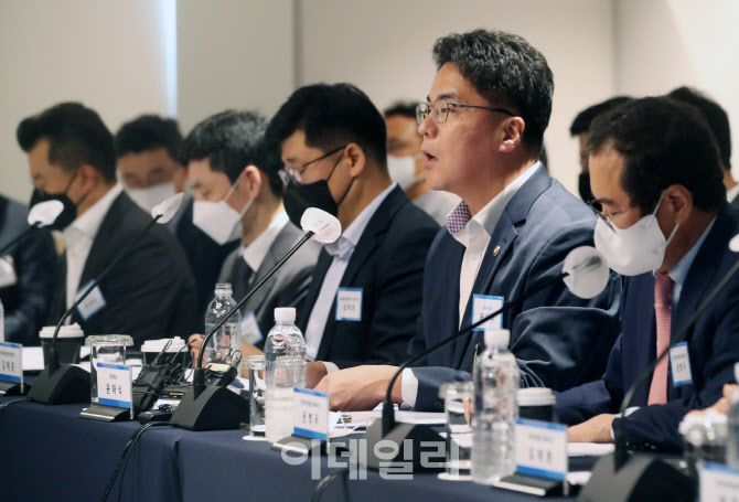 [포토] 면세업계 만난 윤태식 관세청장