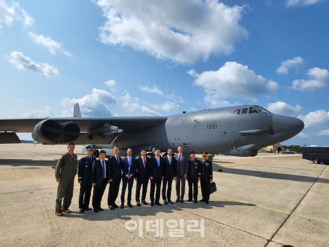 국방차관, 핵탑재 美 전략자산 직접 확인…대북 경고 메시지