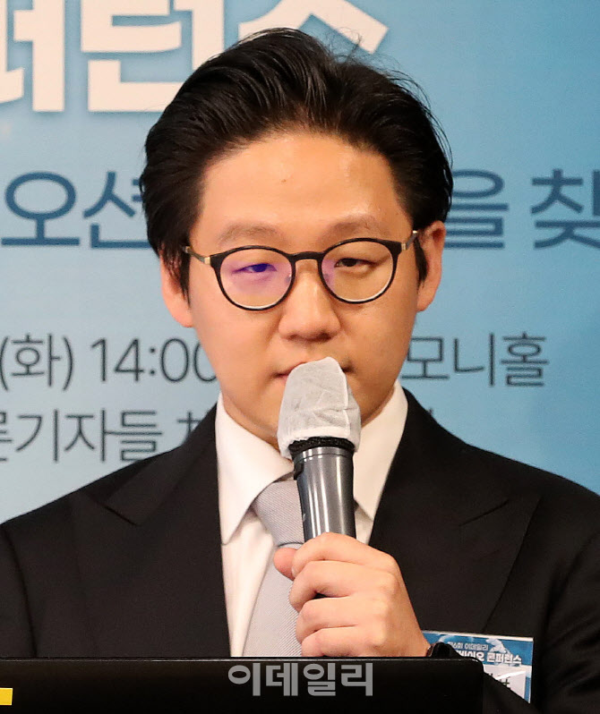 [포토]'이데일리 글로벌 제약바이오 콘퍼런스'에서 강연하는 서범석 루닛 대표