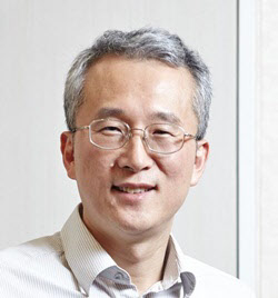 유년기에 자폐 진단후 집중 치료 받으면 증상 완화할 수 있다