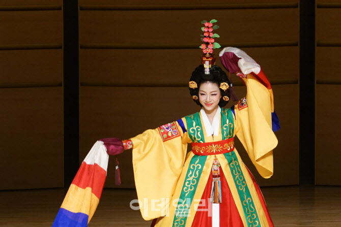 '제16회 온나라 전통춤 경연대회' 대통령상에 정지수 씨