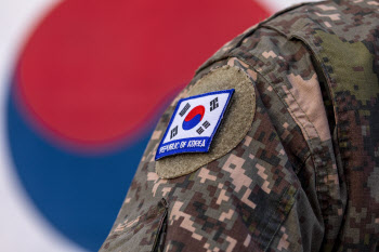 갑자기 날아온 軍탄알에 스무살 아들을 잃었다