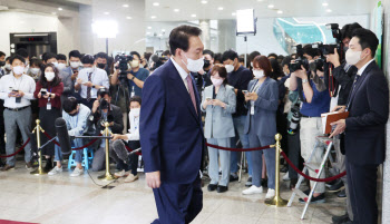 尹, 비속어 논란에 "거짓보도로 동맹훼손, 국민 생명 위험 빠트려"(상보)