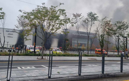 26일 대전 현대아웃렛서 화재…관계자 1명 구조 중