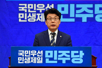 진성준 "尹, 박진 외교부장관 해임건의 거부 시 국민 비난 받을 것"