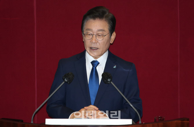 [포토]이재명, '정치는 주권자인 국민이 하는 것...국민은 변화 요구'