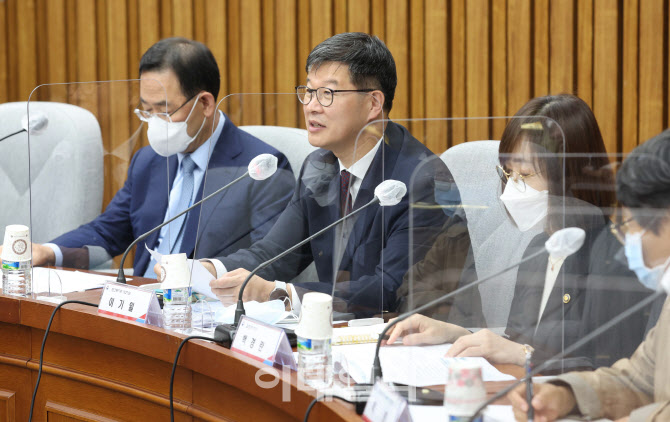 [포토]당정협의, '발언하는 이기일