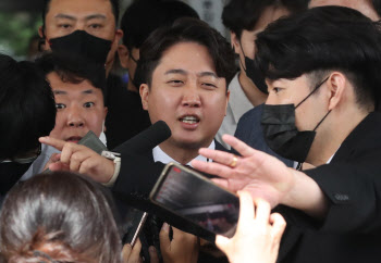 이준석, 與지도부 北에 비유…"천박한 희망고문 속 집단적 폭력"