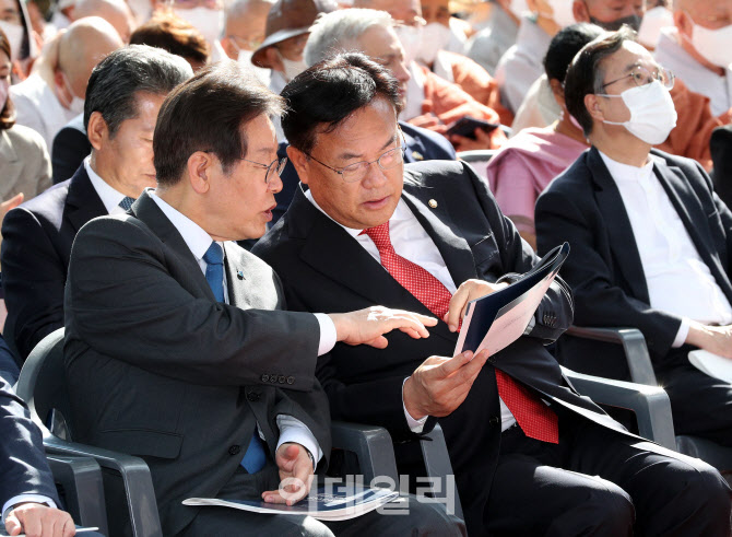 [포토]여야 대표들, 조계종 총무원장 진우 스님 취임 법회 참석