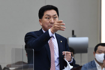 김기현 “이준석, 여전히 포텐셜…10보 전진 위해 1보 후퇴해야”