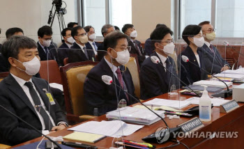 "투명인간 취급하겠다"..김제남 원자력안전재단이사장 사퇴 압박