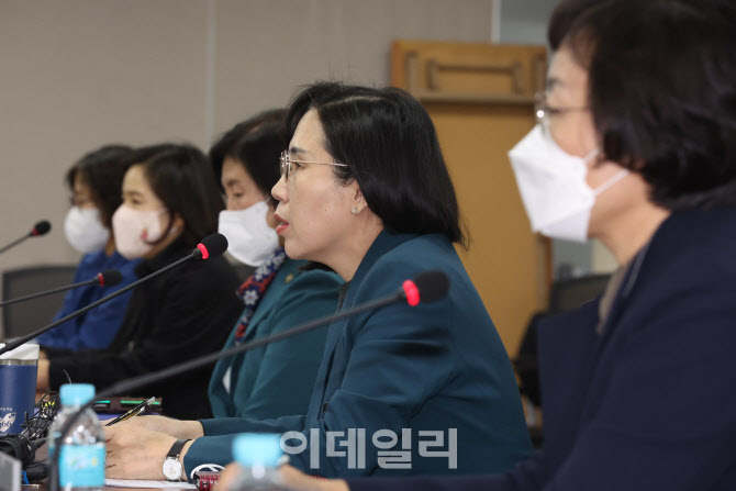 [포토]간담회에서 발언하는 김현숙 여성가족부 장관