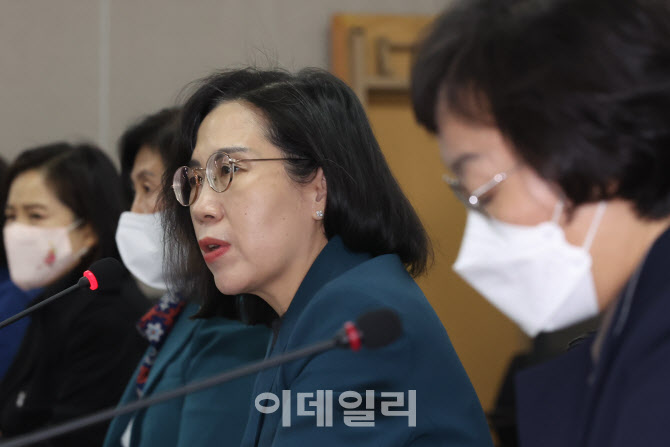 [포토]간담회에서 발언하는 김현숙 여가부 장관