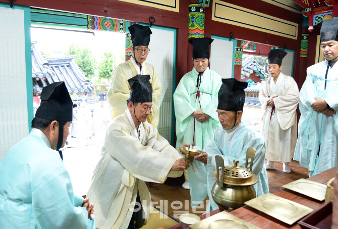 [포토]임진왜란 의병장 정문부 장군 향례 참석한 김동근 의정부시장