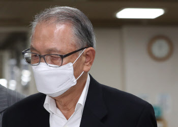 '세월호 보고 조작' 김기춘 파기환송심…檢, 징역 1년6개월 구형