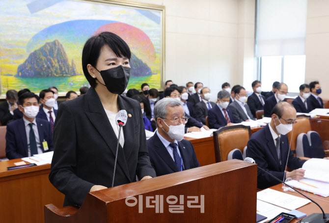 [포토]국정감사, '인사말하는 전현희'