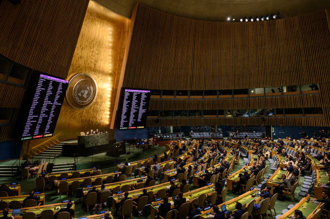 유엔, 러 규탄 결의안 채택한 날…러, 키이우서 자폭 드론 공격