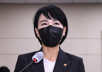 윤창현 "왜 질척거리나"…전현희 "성적 수치심 느껴" 사과 요구
