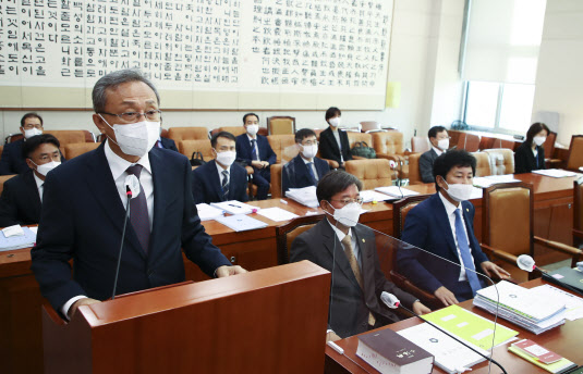 헌법재판소 국감…'검수완박' 둘러싼 여야 공방 난타전