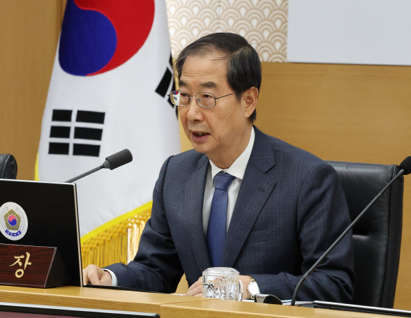 한덕수 총리, 경북 예천군 AI 발생 긴급지시…“차단방역 총력”