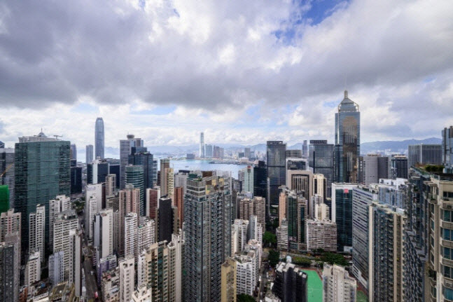 亞금융중심지 뺏길라…홍콩, 새 비자 도입·5.4조 투자 나서