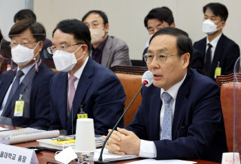 오세정 “지난 7월 조국 징계 요구...포괄적 징계 가능”