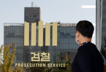檢, '강제북송' 의혹 노영민 12시간 조사…노영민 "정치보복"
