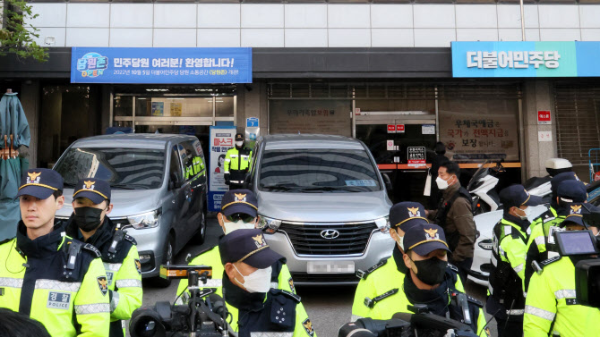 민주연구원 압수수색에 파행된 법사위 종합감사 시작