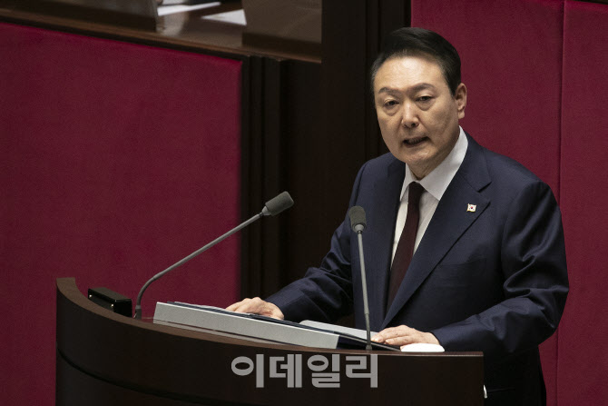 [포토]윤석열, '경제, 안보 극복 여야 따로없다....법정기한 내 확정 기대'