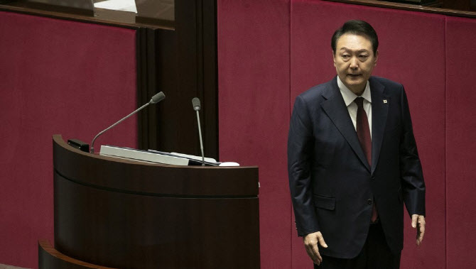 尹, "이XX" 발언 사과 요구한 정의당에 "사과할 일 안했다"