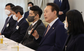 尹 “과거 탄소감축 목표안 제대로 한 건지 의문”