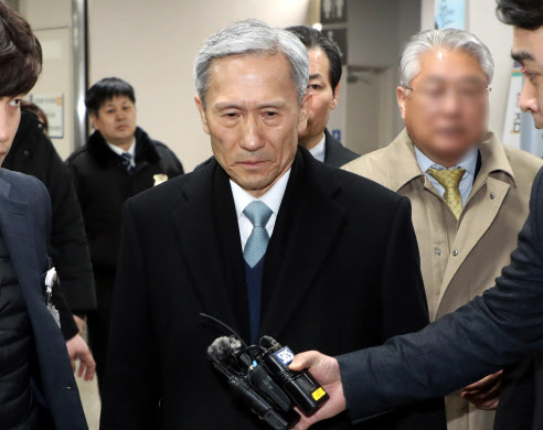 '軍 댓글공작' 1·2심 실형받은 김관진 前국방장관…대법원 판단은