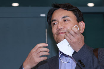 베트남서 귀국한 김진태 "레고랜드 사태, 본의 아니게 미안해"(종합)
